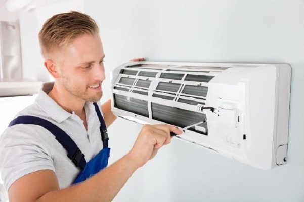Hướng dẫn kiểm tra và vệ sinh máy lạnh đúng cách tại nhà thường xuyên để đảm bảo độ bền cho máy